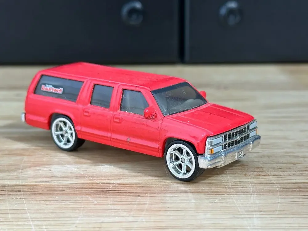 2003 Hot Wheels Chevy Suburban Team Baurtwell Whips Series